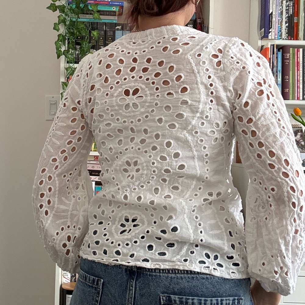 Elegant White Eyelet Blouse - Picture 3 of 3